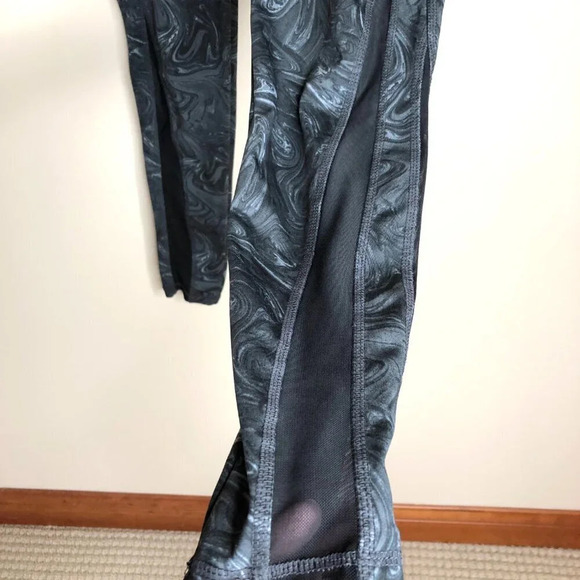 Better Sports Performance (BSP) Gray/Black Marbled Leggings w/Mesh Insert, Sz L - Picture 4 of 9